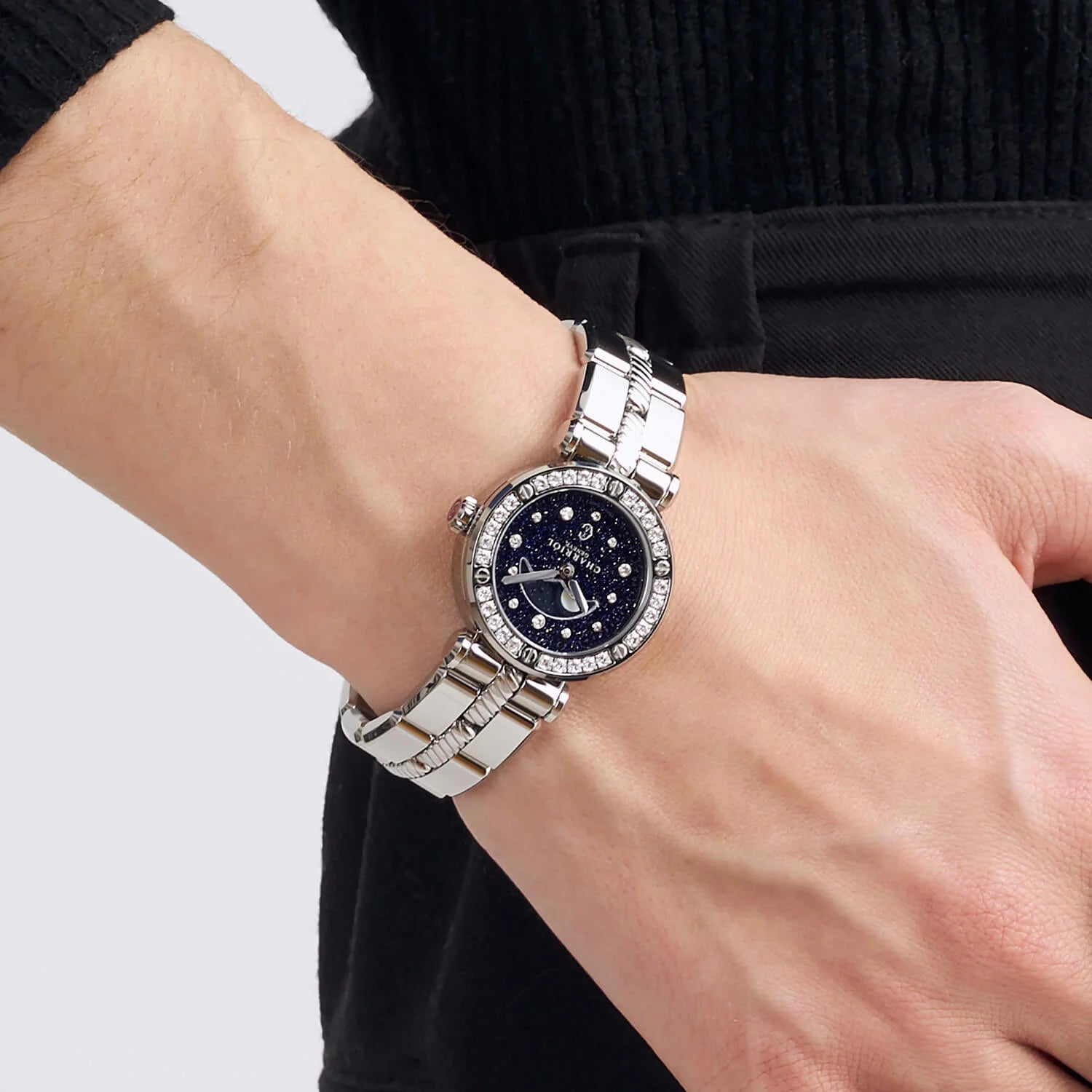 NAVIGATOR CRUISE, 28MM, MOONPHASE QUARTZ CALIBRE, AVENTURINE PRINTED WITH 12 DIAMONDS DIAL, STEEL WITH 30 DIAMONDS WITH 6 SCREWS BEZEL, METAL INTERCHANGEABLE BRACELET - © 2024 Charriol - Watch