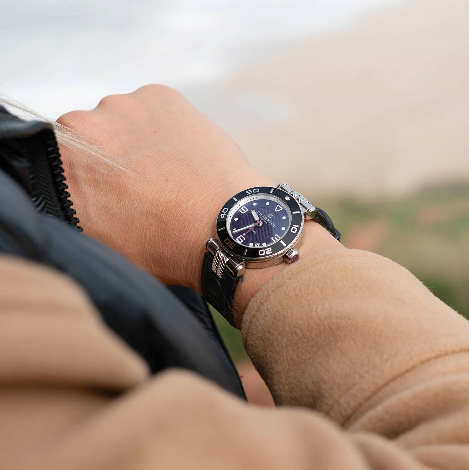 NAVIGATOR SURF, 36MM, AUTOMATIC CALIBRE, BLACK WITH 1 DIAMOND BEZEL, PURPLE DIAL, BLACK RUBBER INTERCHANGEABLE BRACELET - ©2024 Philippe Charriol International Ltd. - Watch