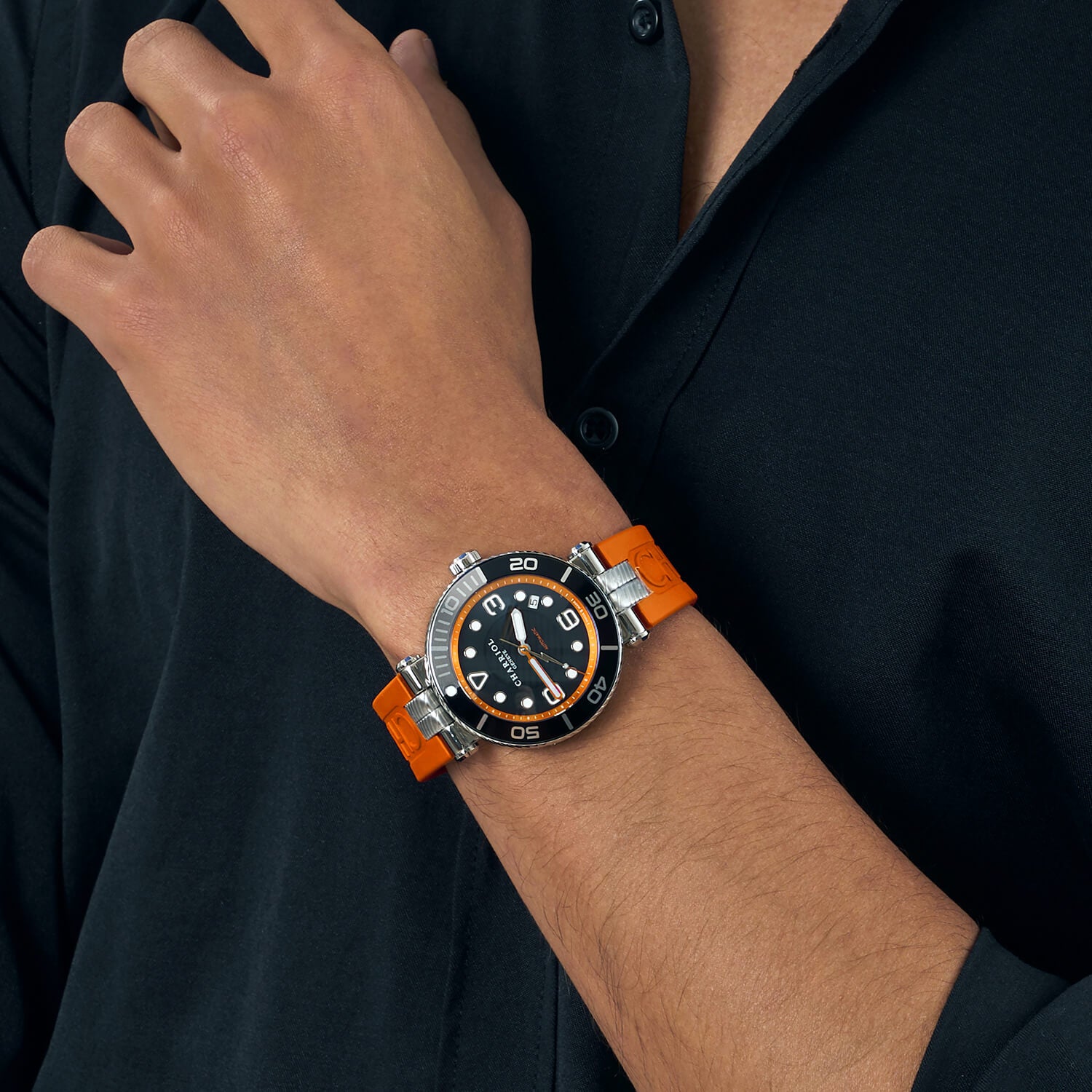 NAVIGATOR SURF, 41MM, AUTOMATIC CALIBRE, BLACK LUMINOVA DIAL, BLACK AND SILVER BEZEL, ORANGE RUBBER INTERCHANGEABLE BRACELET - © 2024 Charriol - Watch