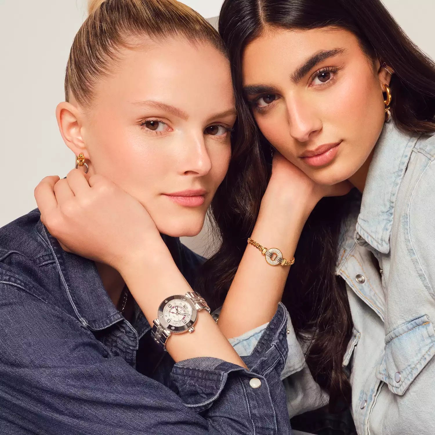 NAVIGATOR SURF GMT, 36MM, QUARTZ GMT CALIBRE, WHITE DIAL, 6 SCREWS BEZEL, STEEL INTERCHANGEABLE BRACELET - Charriol Geneve - Watch